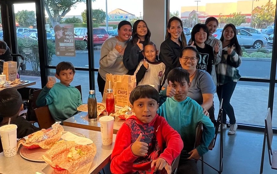 Roadrunner families enjoy fundraiser night at Chipotle